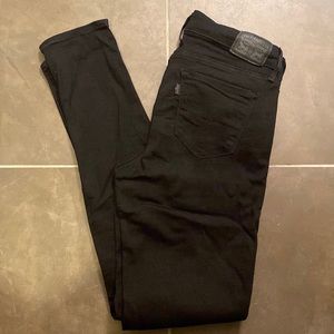 Black Levi’s 711 skinny Jean